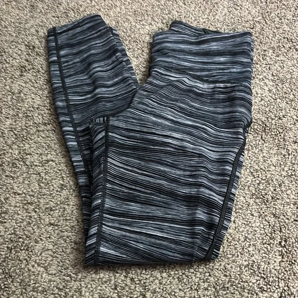 Lululemon Train Times 7/8 Pant *25" size 6 - Picture 2 of 6